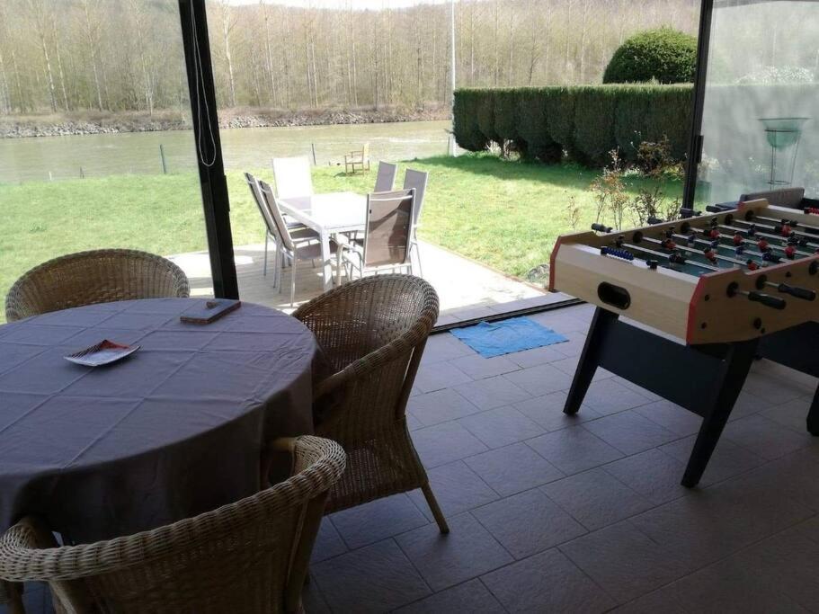Maison bucolique à Anhée, vue Meuse et falaises Villa Exterior foto